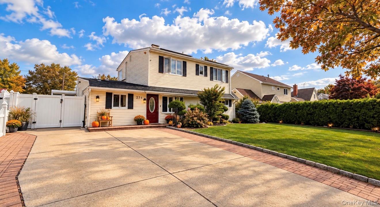 Twin Ln, Wantagh, NY 11793