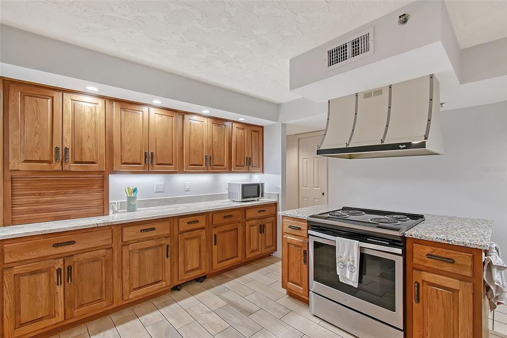 Bradenton, Florida, 34210, United States, 2 Bedrooms Bedrooms, ,3 BathroomsBathrooms,Residential,For Sale,1793424