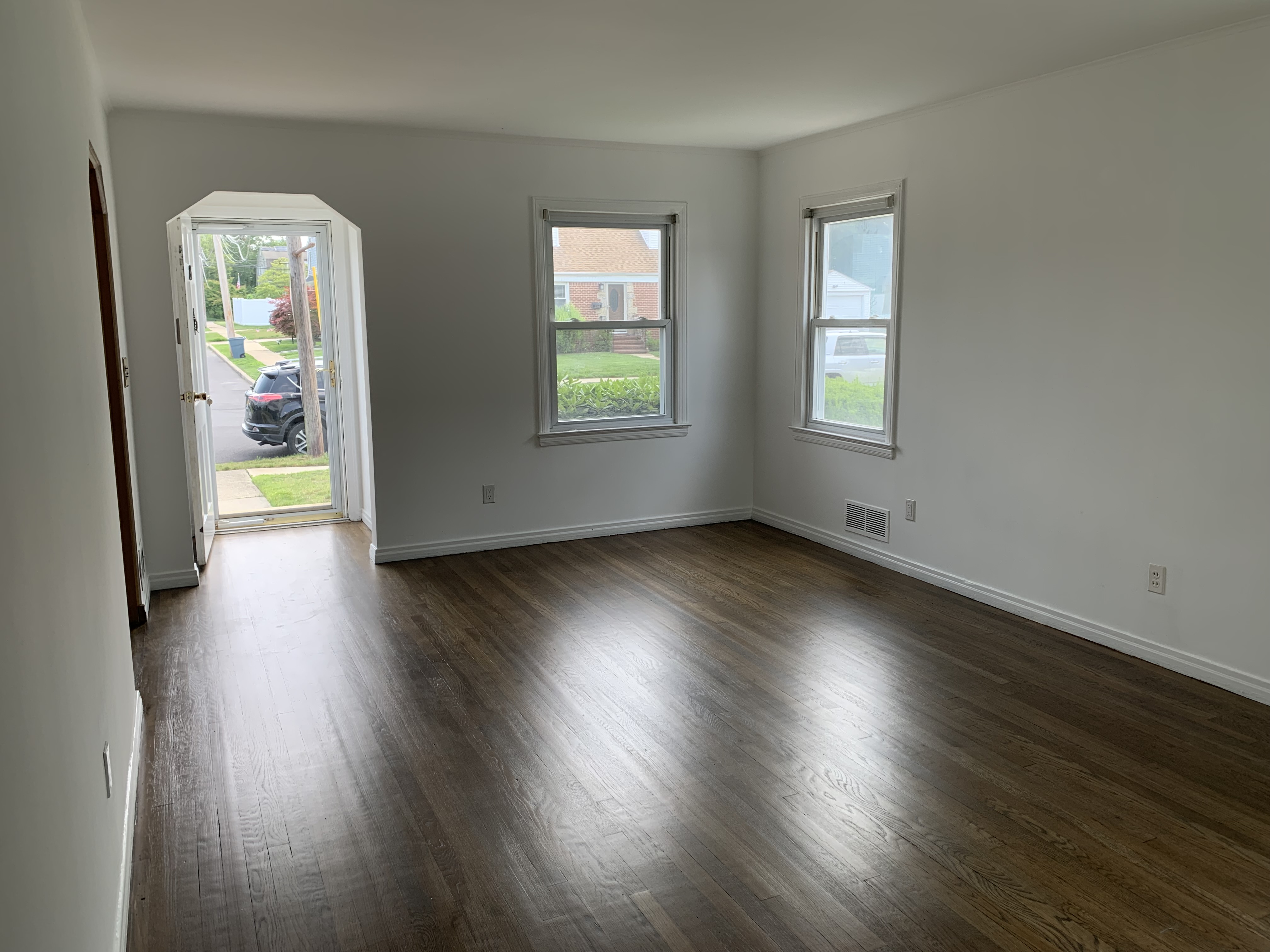 Franklin Square, New York, 11010, United States, 4 Bedrooms Bedrooms, ,2 BathroomsBathrooms,Residential,For Sale,1937158