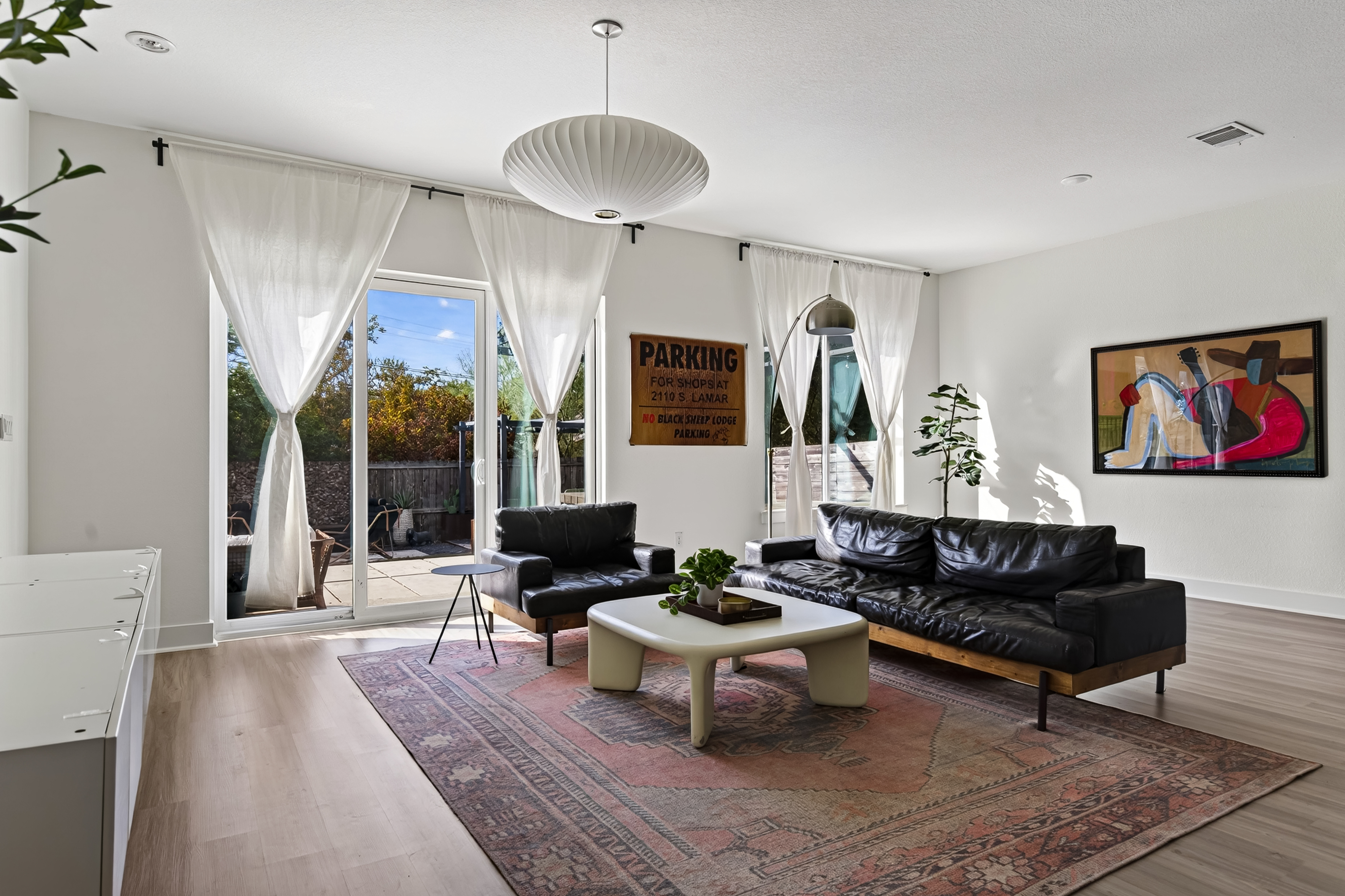  Modern Home with an Entertainer’s Backyard - 物件實景