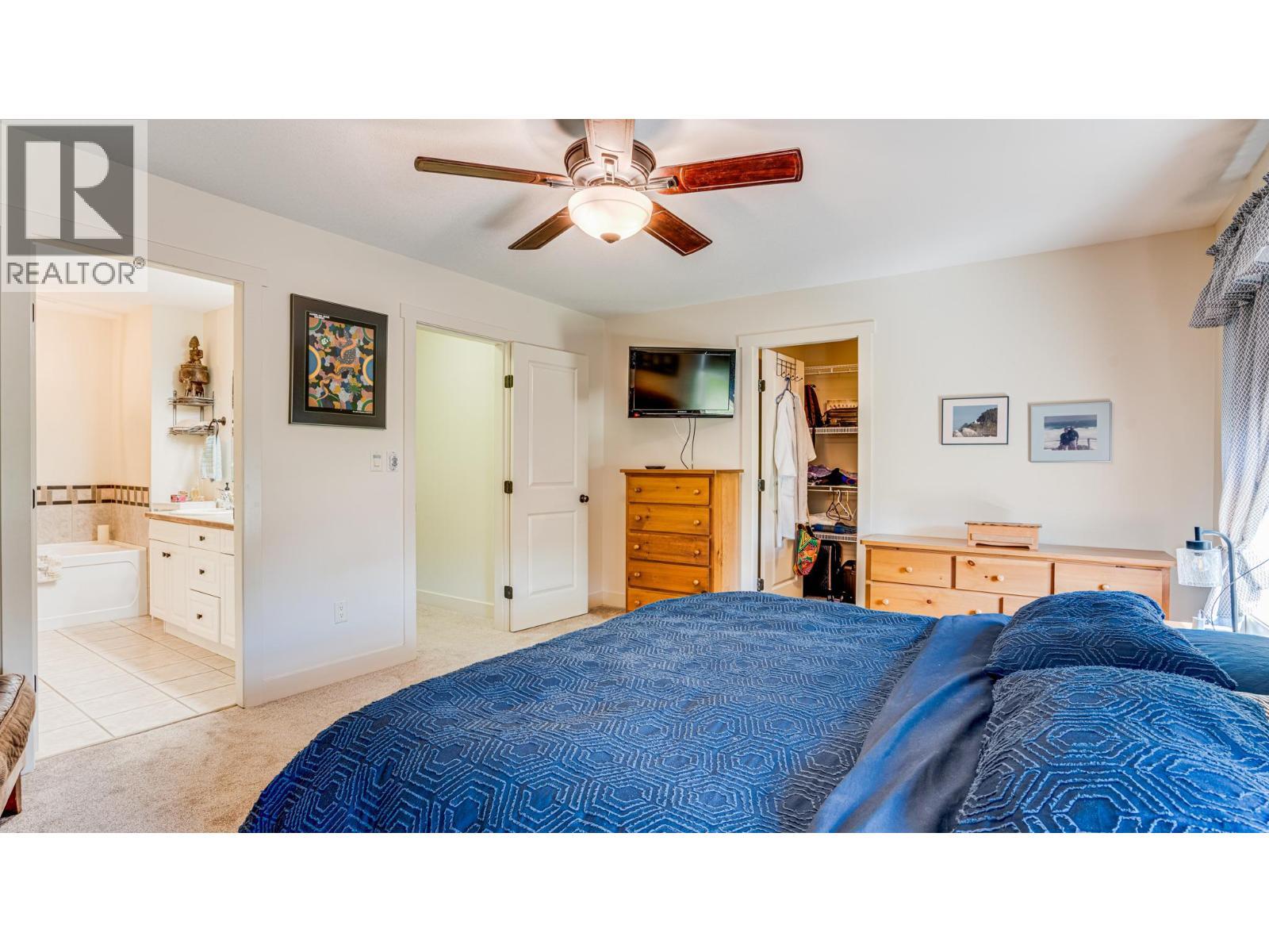 SALMON ARM, British Columbia, V1E 2B6, CA, 3 Bedrooms Bedrooms, ,2 BathroomsBathrooms,Residential,For Sale,1950686