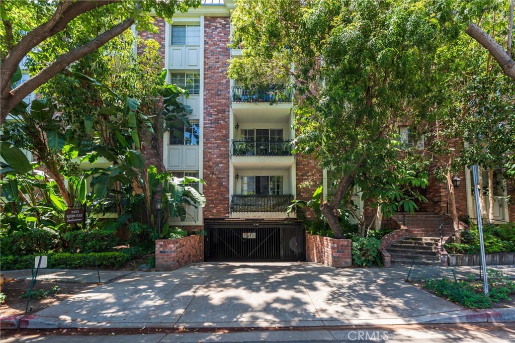 Los Angeles, California, 90024, United States, 2 Bedrooms Bedrooms, ,2 BathroomsBathrooms,Residential,For Sale,1828598