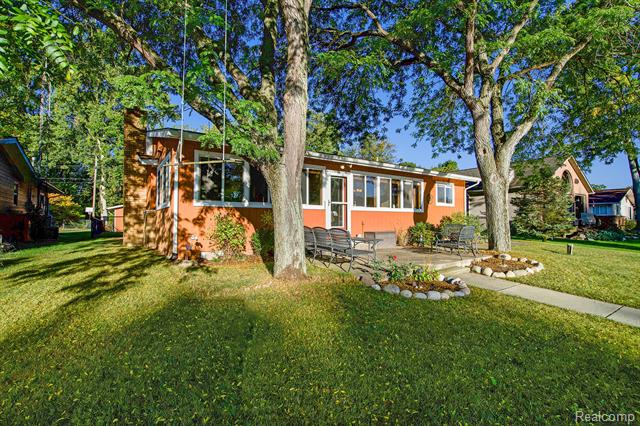 Putnam Twp, Michigan, 48169, United States, 3 Bedrooms Bedrooms, ,2 BathroomsBathrooms,Residential,For Sale,1981909