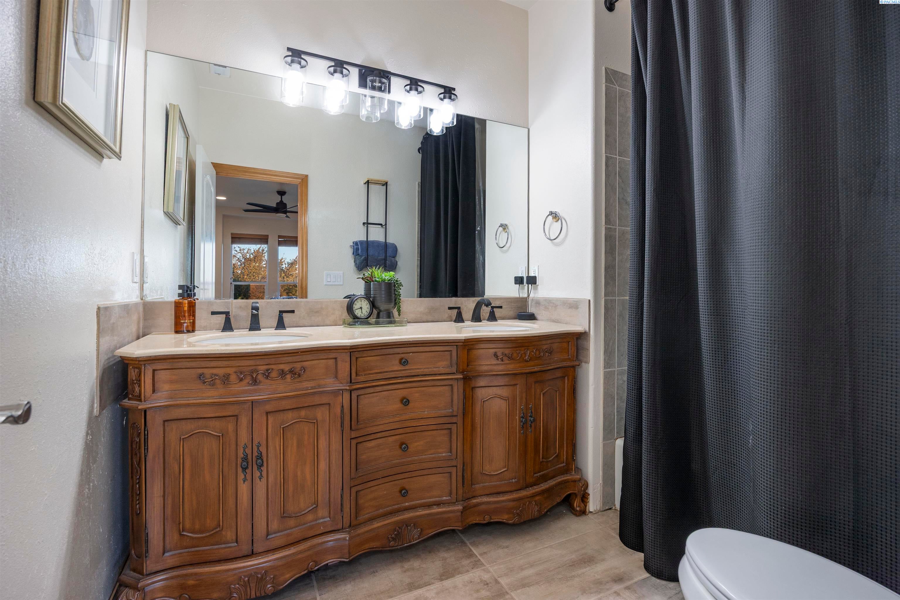 Kennewick, Washington, 99337, United States, 3 Bedrooms Bedrooms, ,3 BathroomsBathrooms,Residential,For Sale,1981093