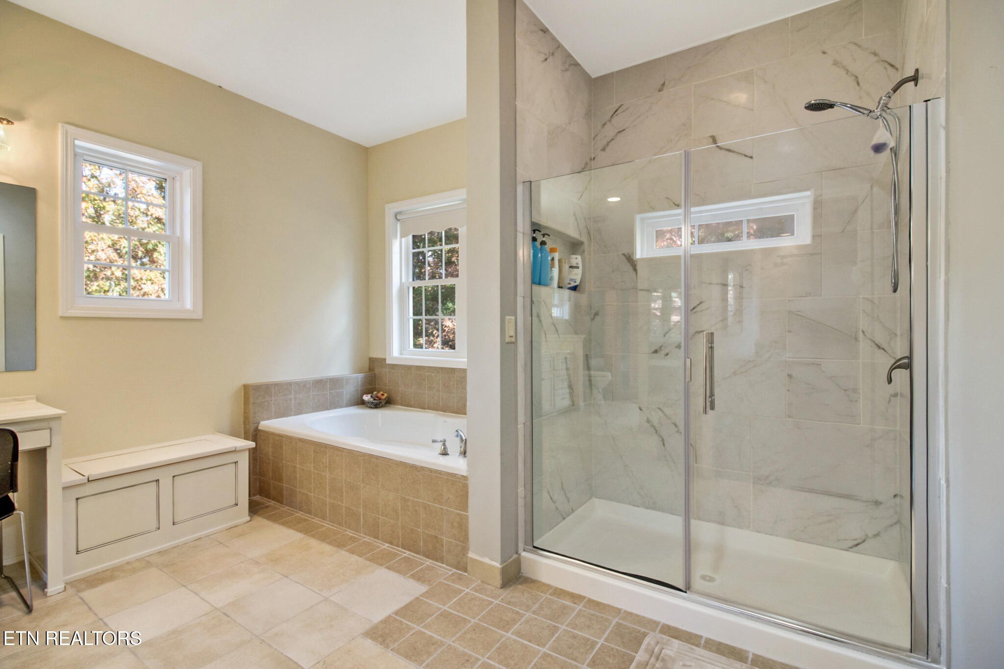 Crossville, Tennessee, 38558, United States, 3 Bedrooms Bedrooms, ,4 BathroomsBathrooms,Residential,For Sale,1930230
