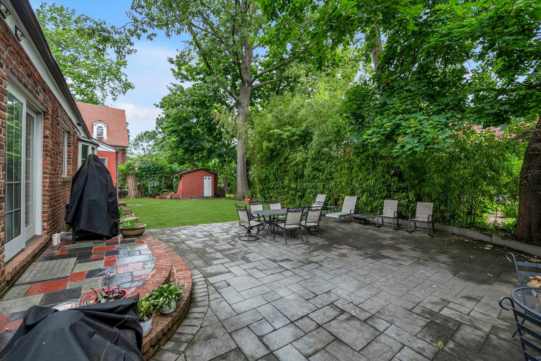  “DETACHED BRICK AND STONE HOME IN FOREST HILLS GARDENS? - 物件實景