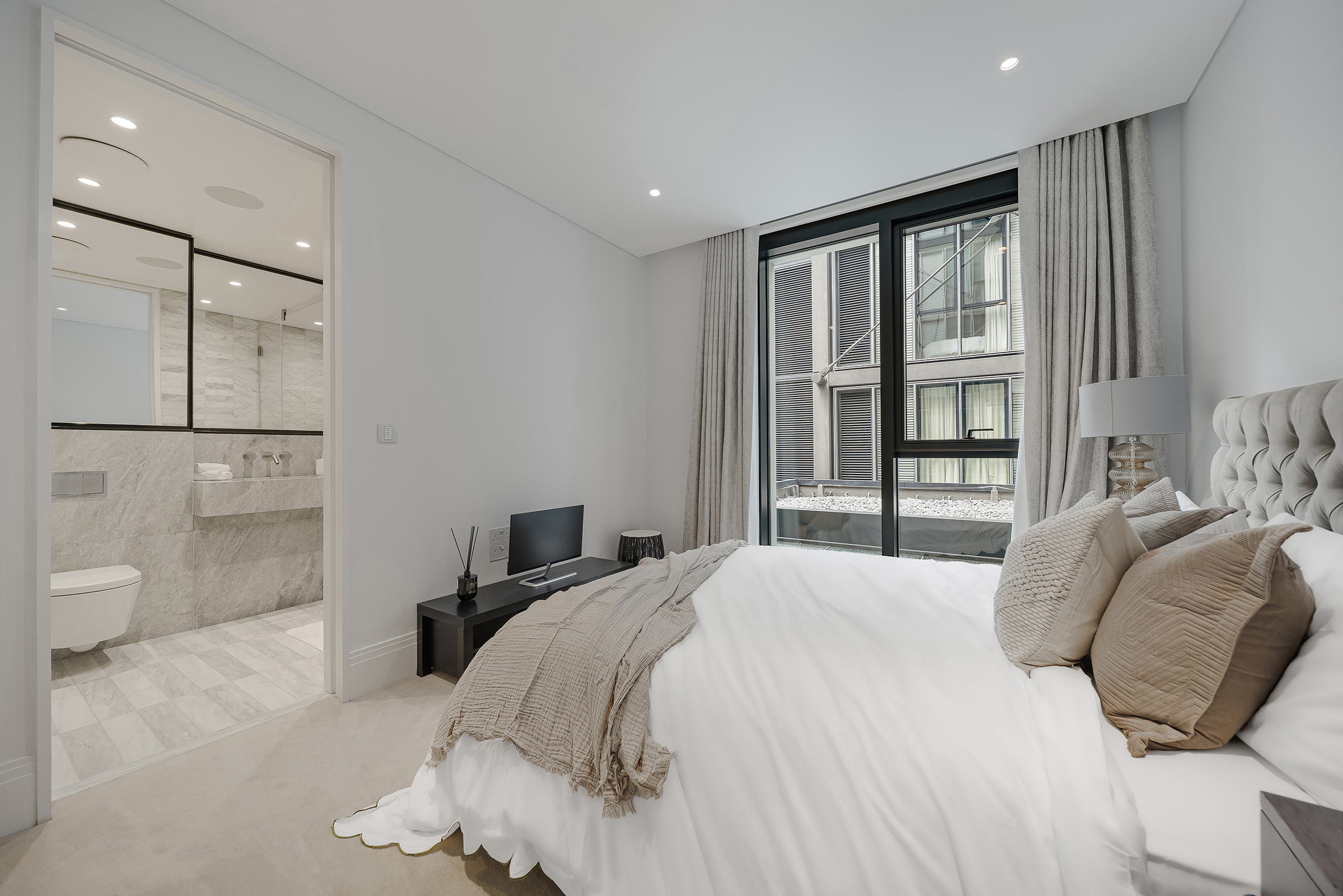  A Second-Floor Apartment in a Prestigious Mayfair Address - 物件實景