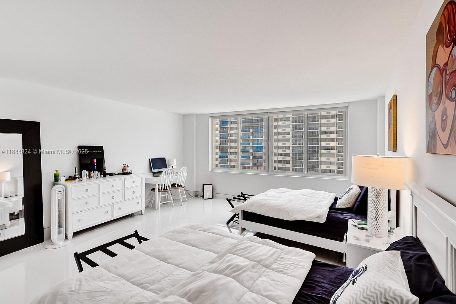 Miami Beach, Florida, 33140, United States, 2 Bedrooms Bedrooms, ,2 BathroomsBathrooms,Residential,For Sale,1907314