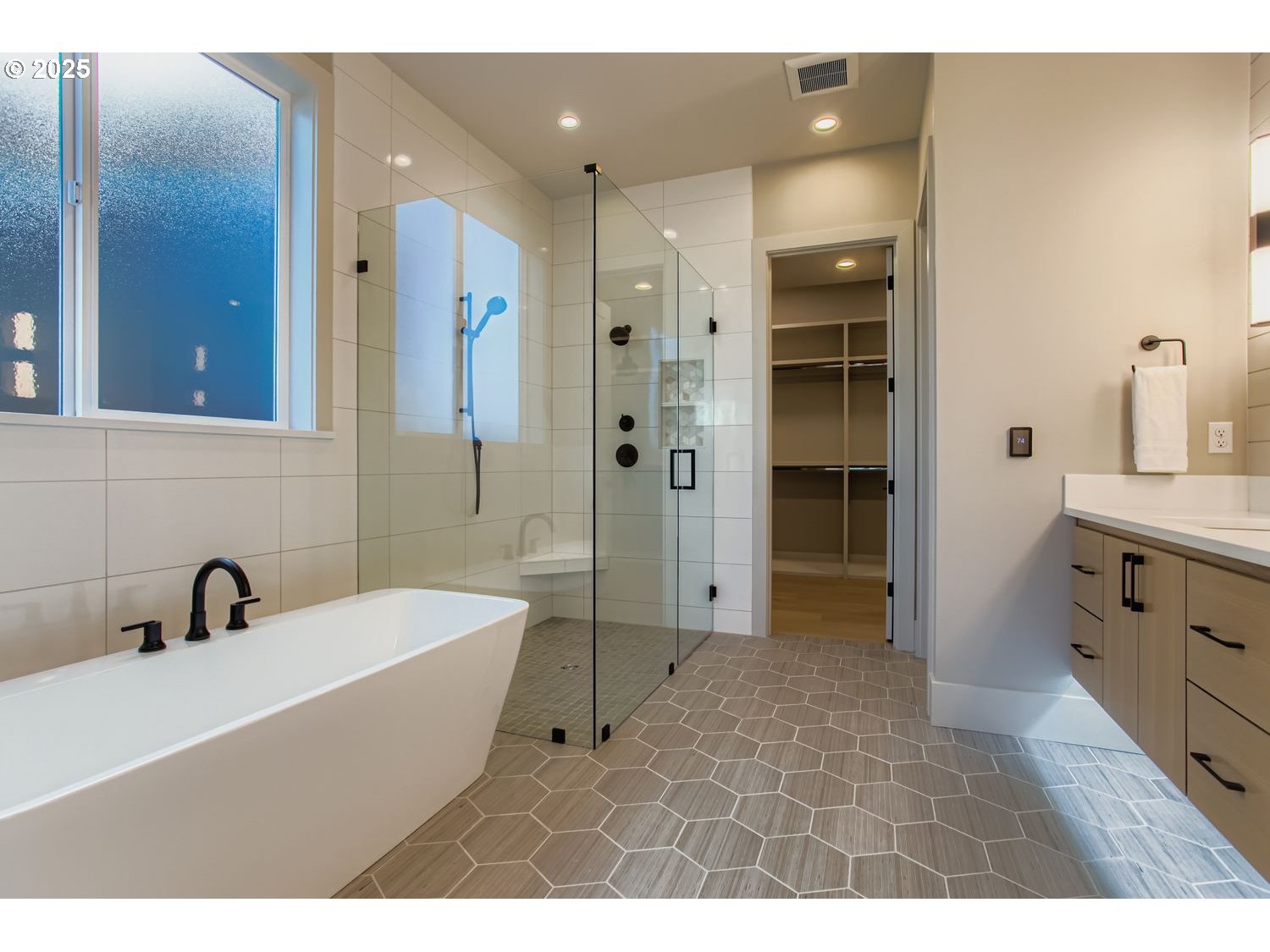 Portland, Oregon, 97229, United States, 5 Bedrooms Bedrooms, ,4 BathroomsBathrooms,Residential,For Sale,1982334