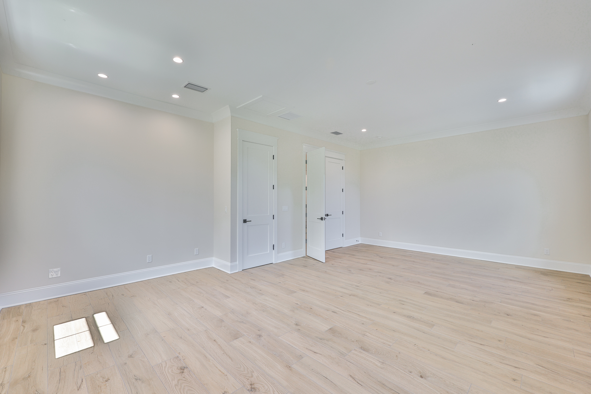 Tampa, Florida, 33629, United States, 5 Bedrooms Bedrooms, ,6 BathroomsBathrooms,Residential,For Sale,1974483