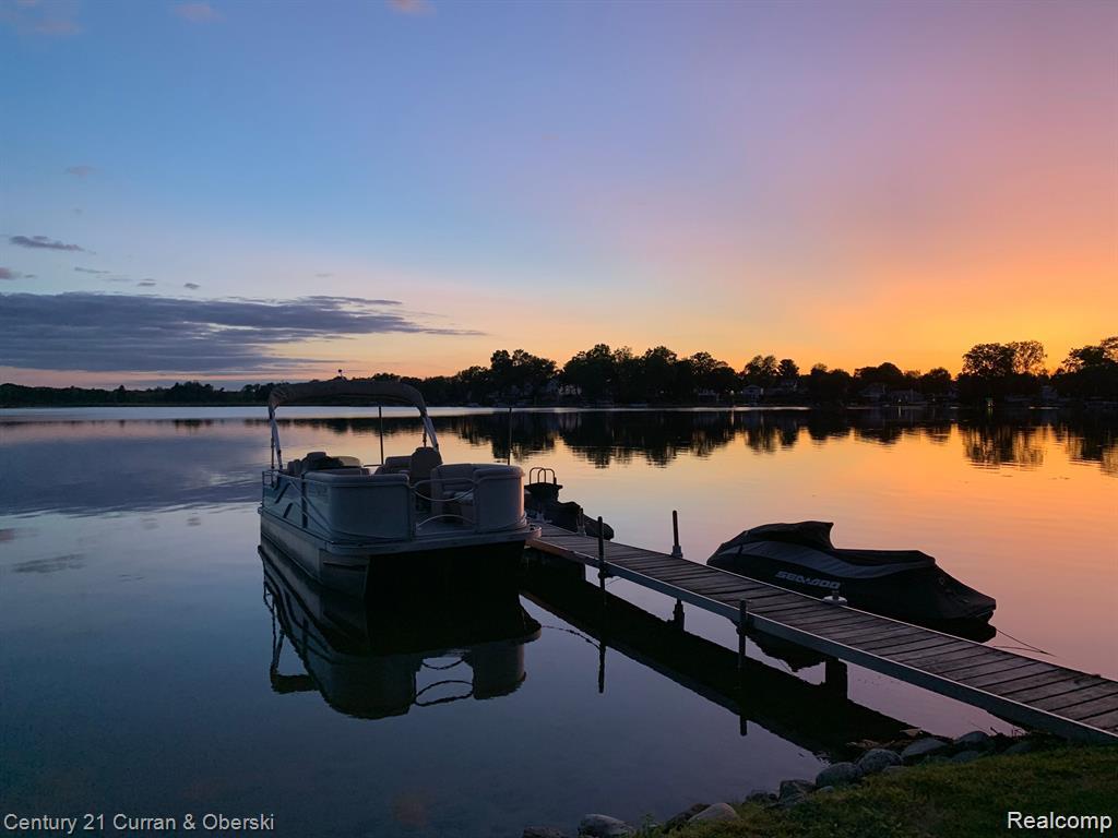 Jackson, Michigan, 49201, United States, 3 Bedrooms Bedrooms, ,2 BathroomsBathrooms,Residential,For Sale,1982188