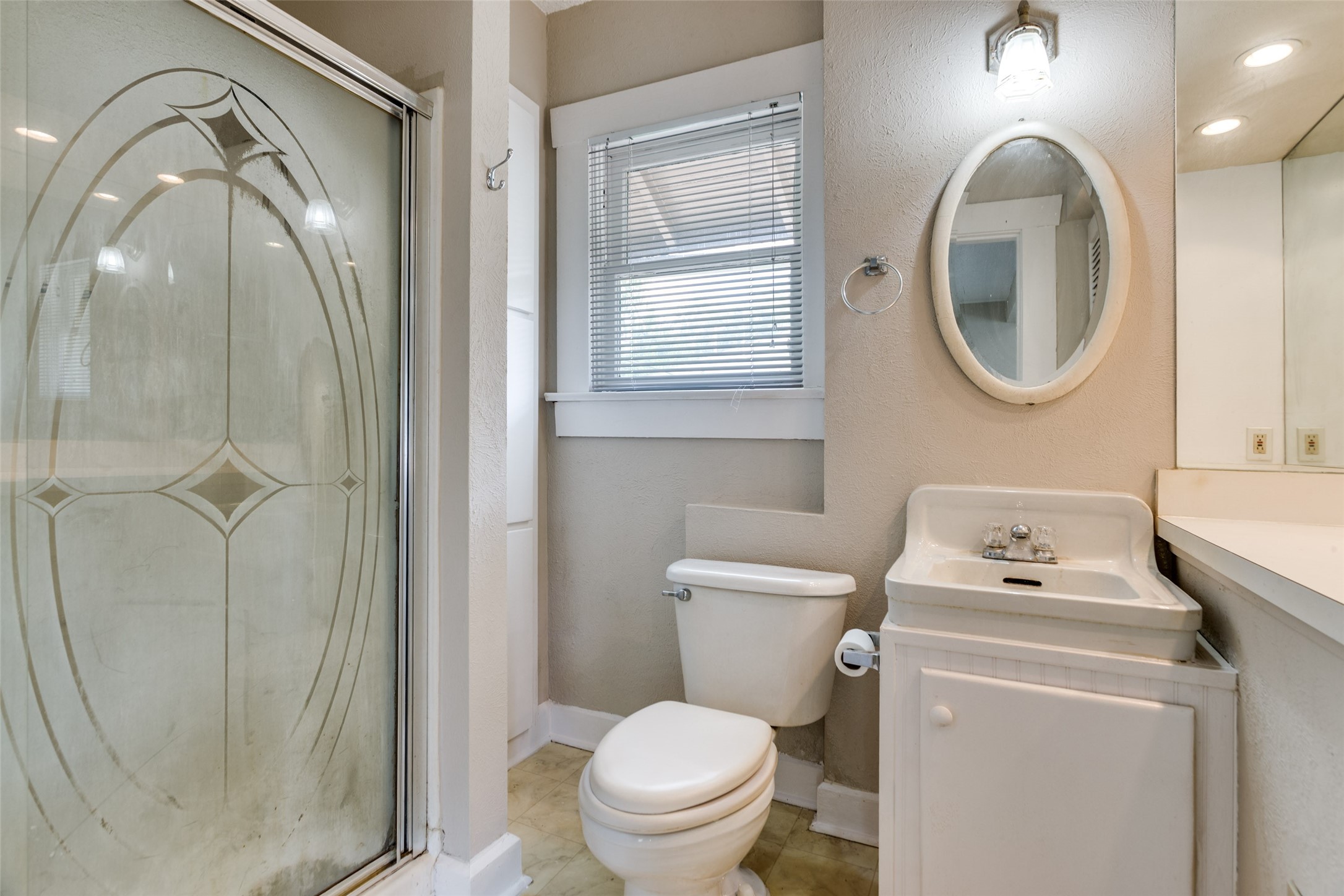 Fort Worth, Texas, 76110, United States, 4 Bedrooms Bedrooms, ,3 BathroomsBathrooms,Residential,For Sale,1940133