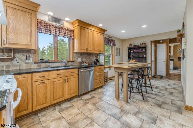 Columbia, New Jersey, 07832, United States, 3 Bedrooms Bedrooms, ,3 BathroomsBathrooms,Residential,For Sale,1977170