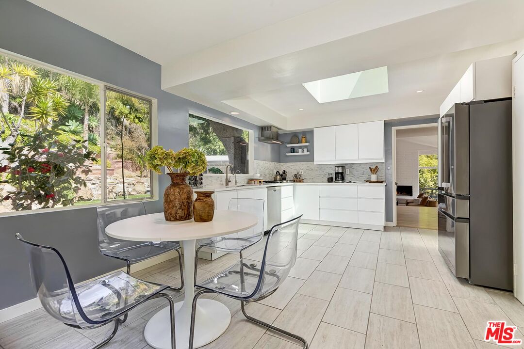 2275 Betty Ln, Beverly Hills, California, 90210, United States, 3 Bedrooms Bedrooms, ,3 BathroomsBathrooms,Residential,For Sale,2275 Betty Ln,1498020
