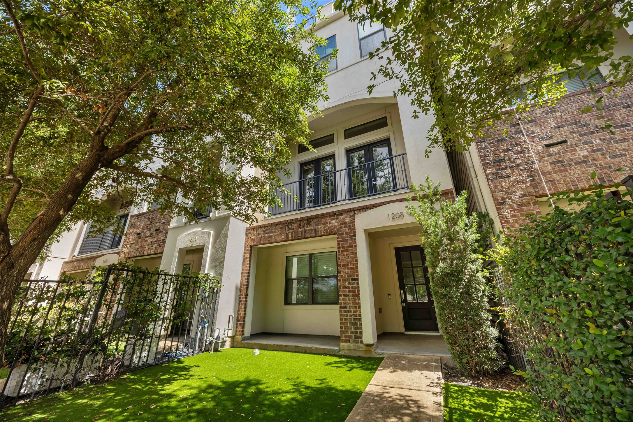  1208 W Dallas Street - 物件實景