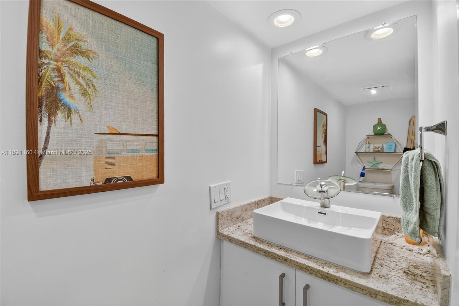 Miami, Florida, 33180, United States, 3 Bedrooms Bedrooms, ,3 BathroomsBathrooms,Residential,For Sale,1961045