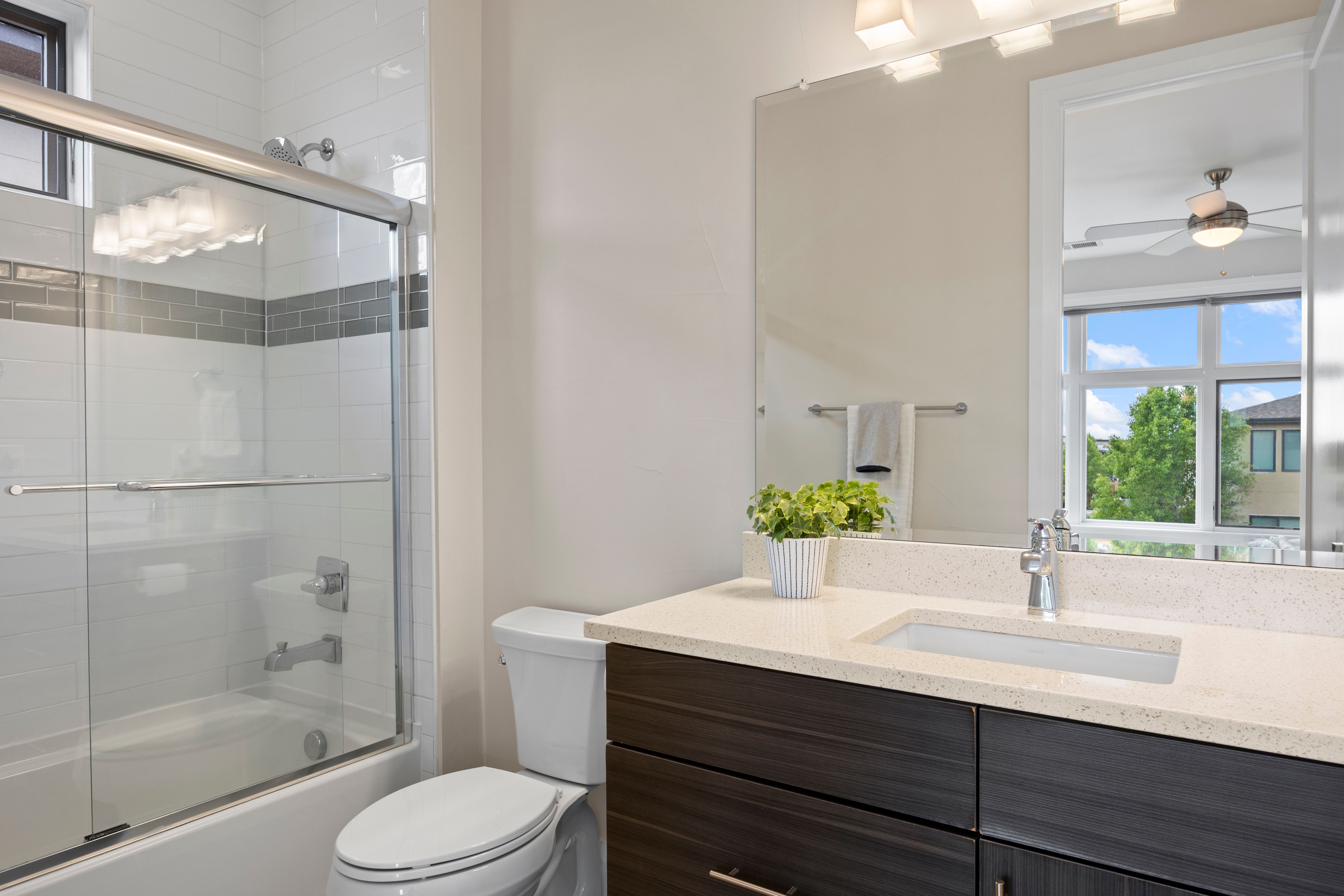  Exceptional Contemporary Move-In Ready Designed For Modern Living - 物件實景