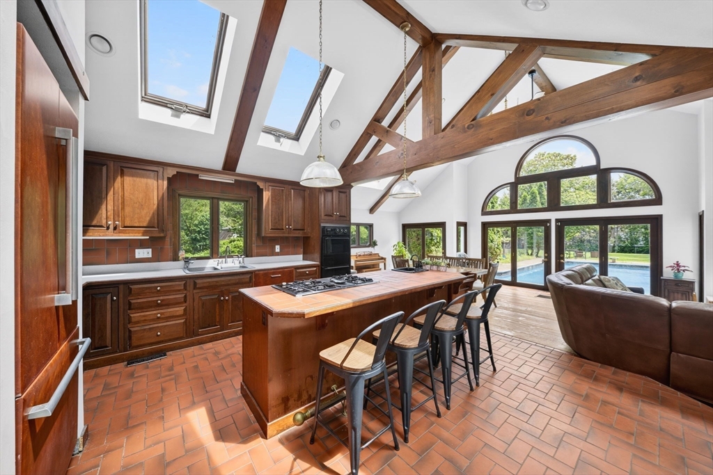 Groveland, Massachusetts, 01834, United States, 4 Bedrooms Bedrooms, ,4 BathroomsBathrooms,Residential,For Sale,2048598