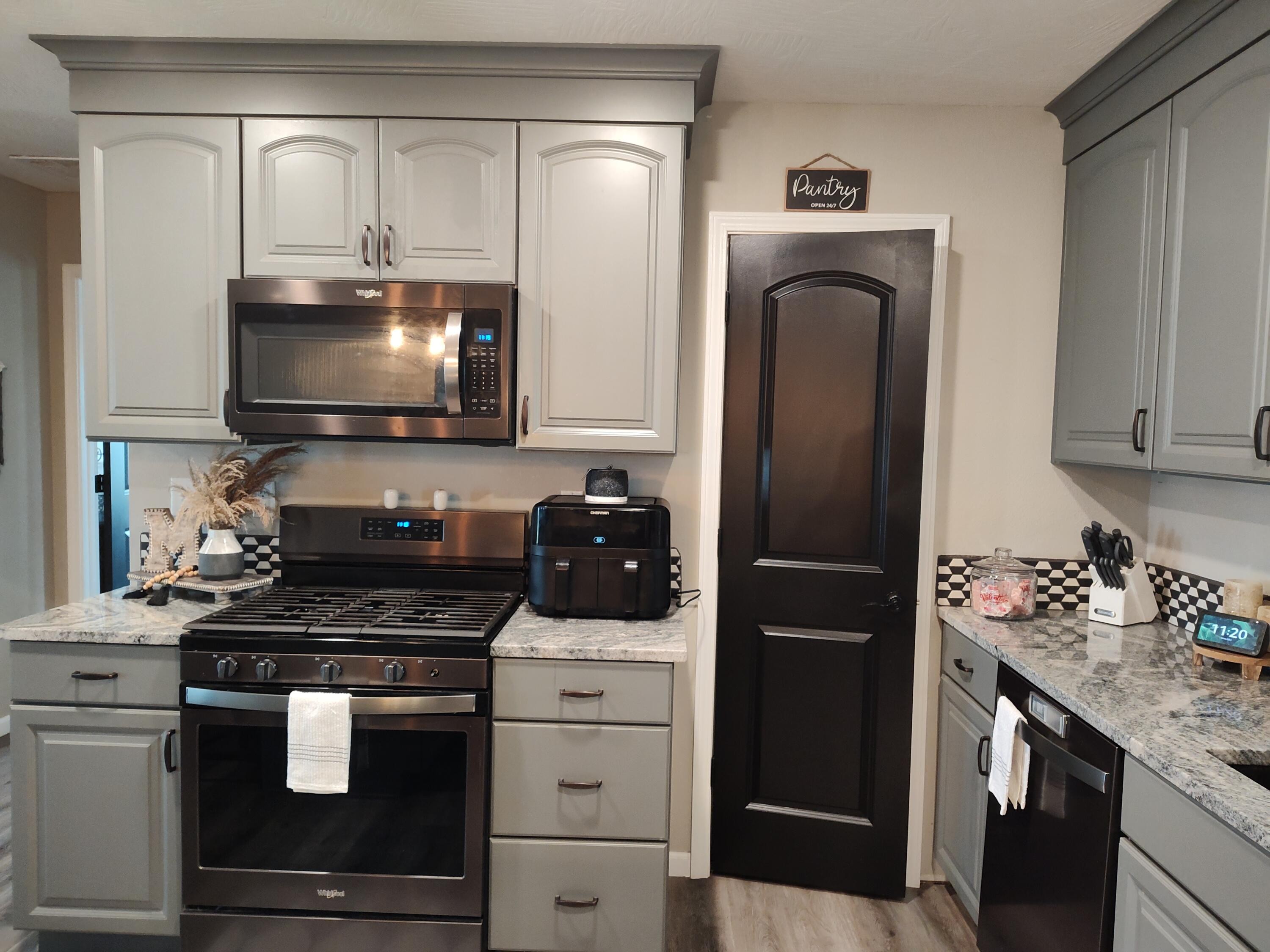 Bolivar, Missouri, 65613, United States, 2 Bedrooms Bedrooms, ,3 BathroomsBathrooms,Residential,For Sale,1975211