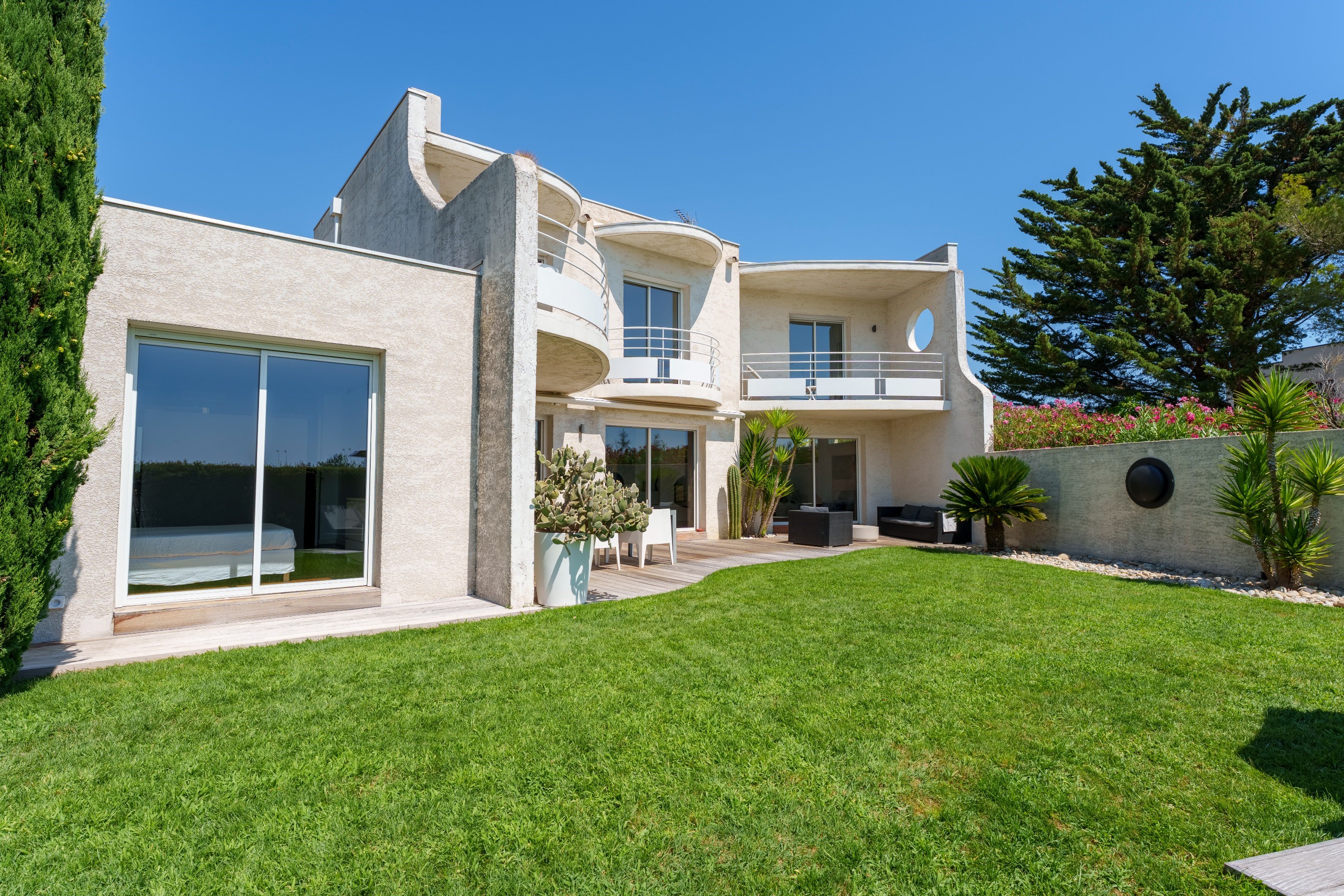  Exceptional Villa with Sea Views just steps from the Beach - 物件實景