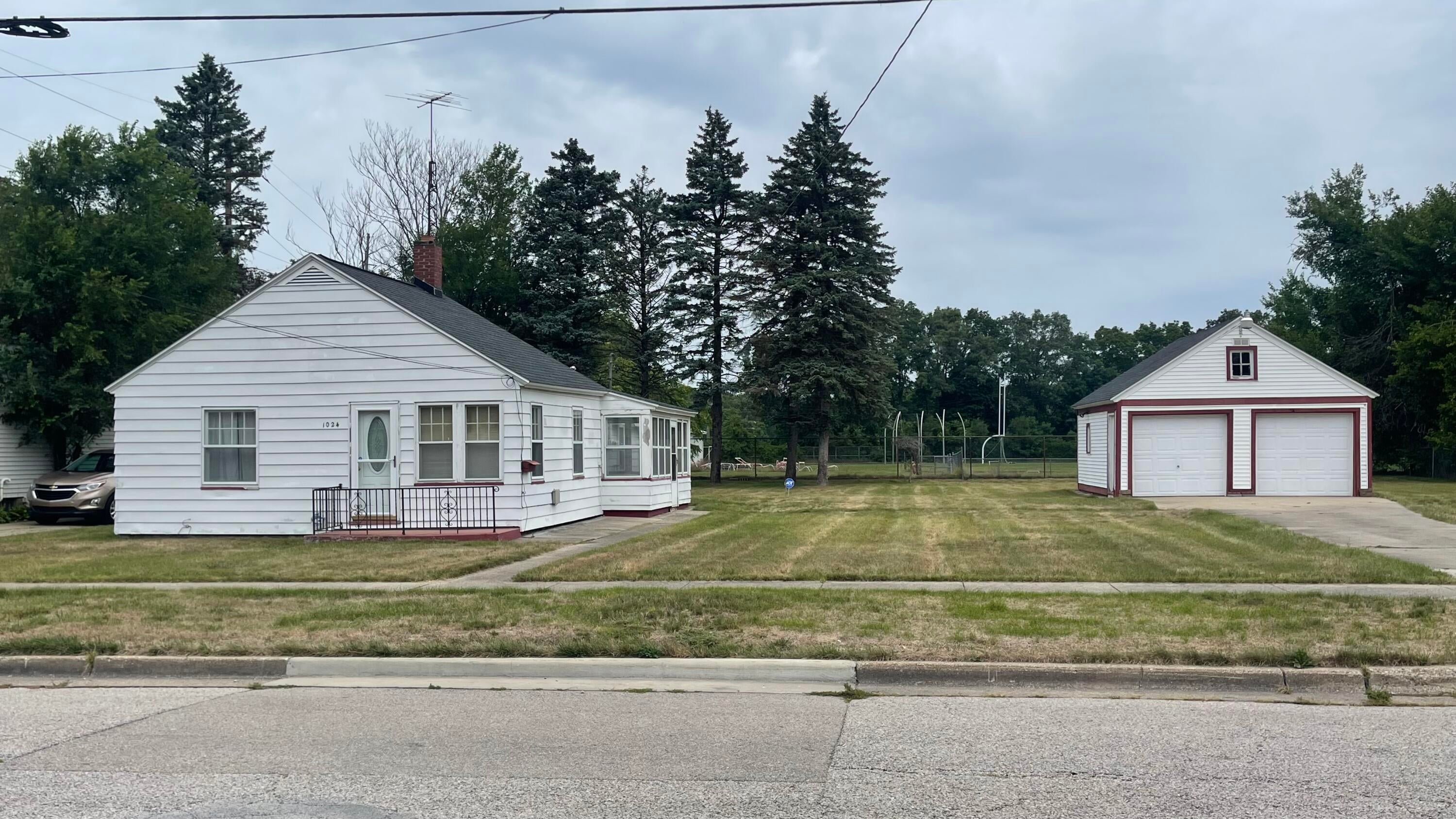 Amity Ave, Muskegon, MI 49442