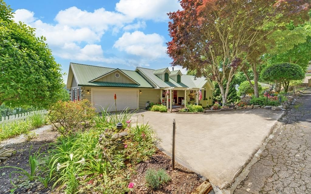 Young Harris, Georgia, 30582, United States, 3 Bedrooms Bedrooms, ,3 BathroomsBathrooms,Residential,For Sale,1974109