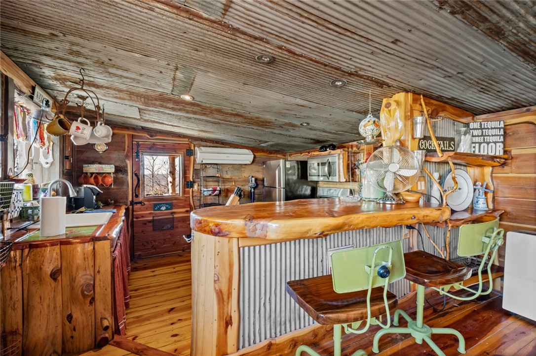 Eureka Springs, Arkansas, 72631, United States, ,Residential,For Sale,1837685