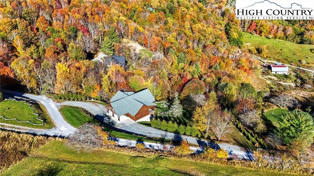 Banner Elk, North Carolina, 28604, United States, 4 Bedrooms Bedrooms, ,5 BathroomsBathrooms,Residential,For Sale,1977191