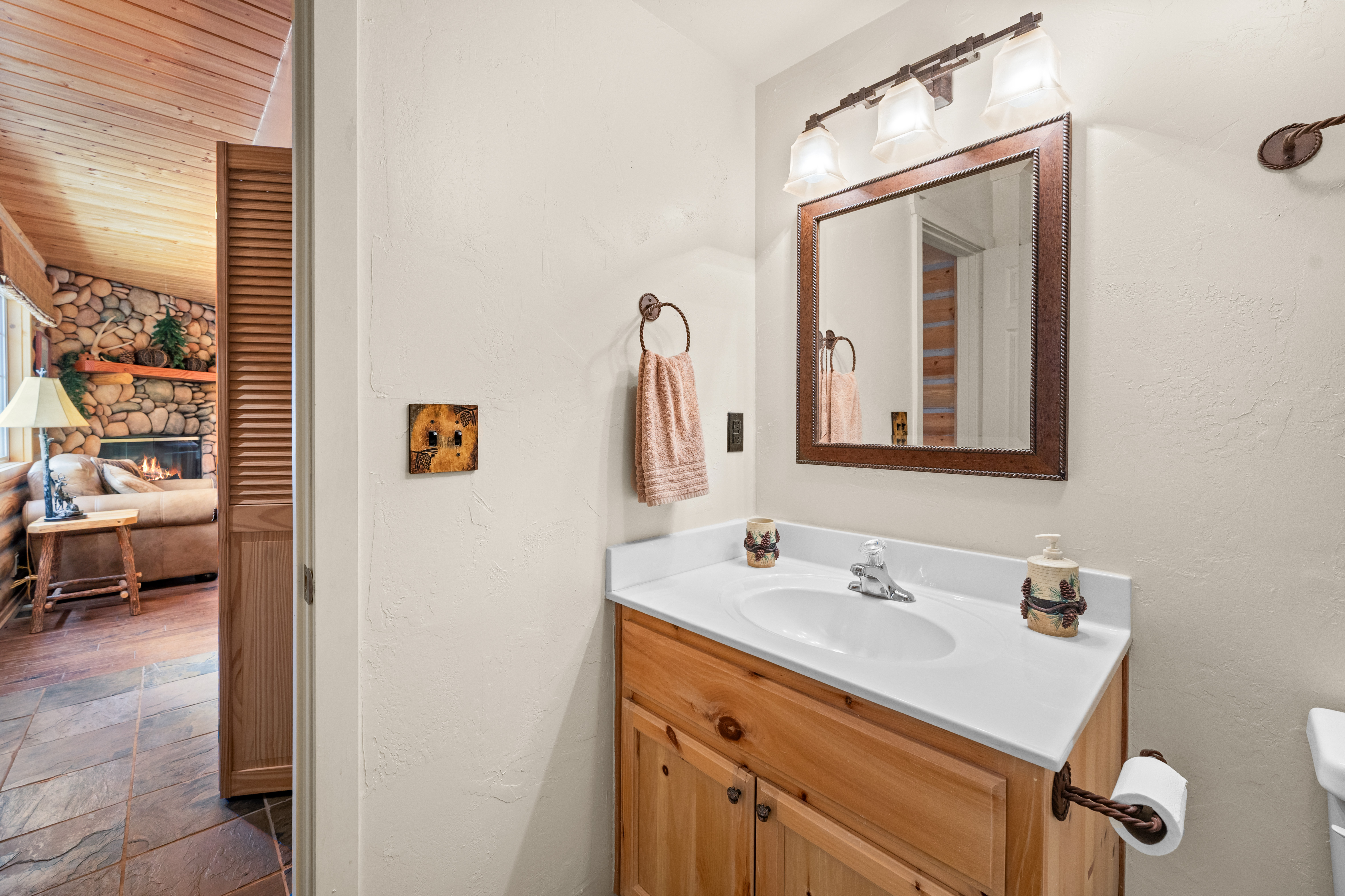  1099 Crags Lane, Fawnskin, CA 92333 - 物件實景