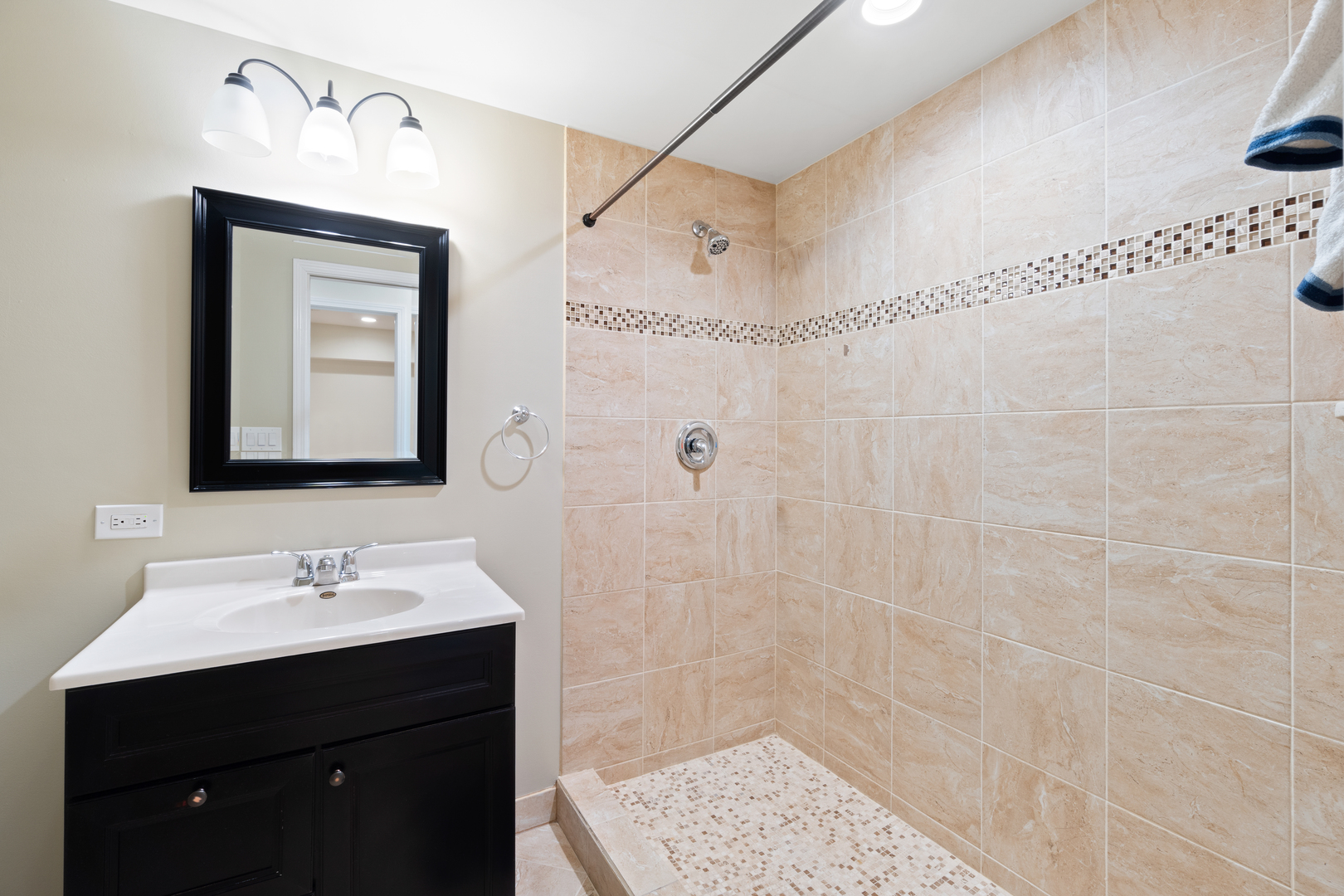 Glenview, Illinois, 60026, United States, 4 Bedrooms Bedrooms, ,4 BathroomsBathrooms,Residential,For Sale,1896408