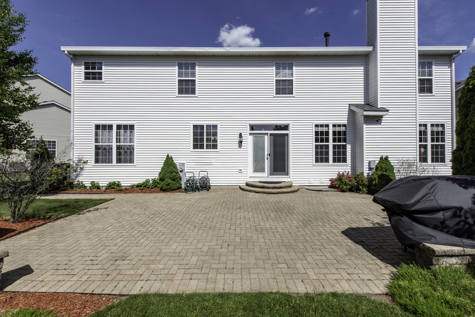 Lindenhurst, Illinois, 60046, United States, 5 Bedrooms Bedrooms, ,3 BathroomsBathrooms,Residential,For Sale,1971263