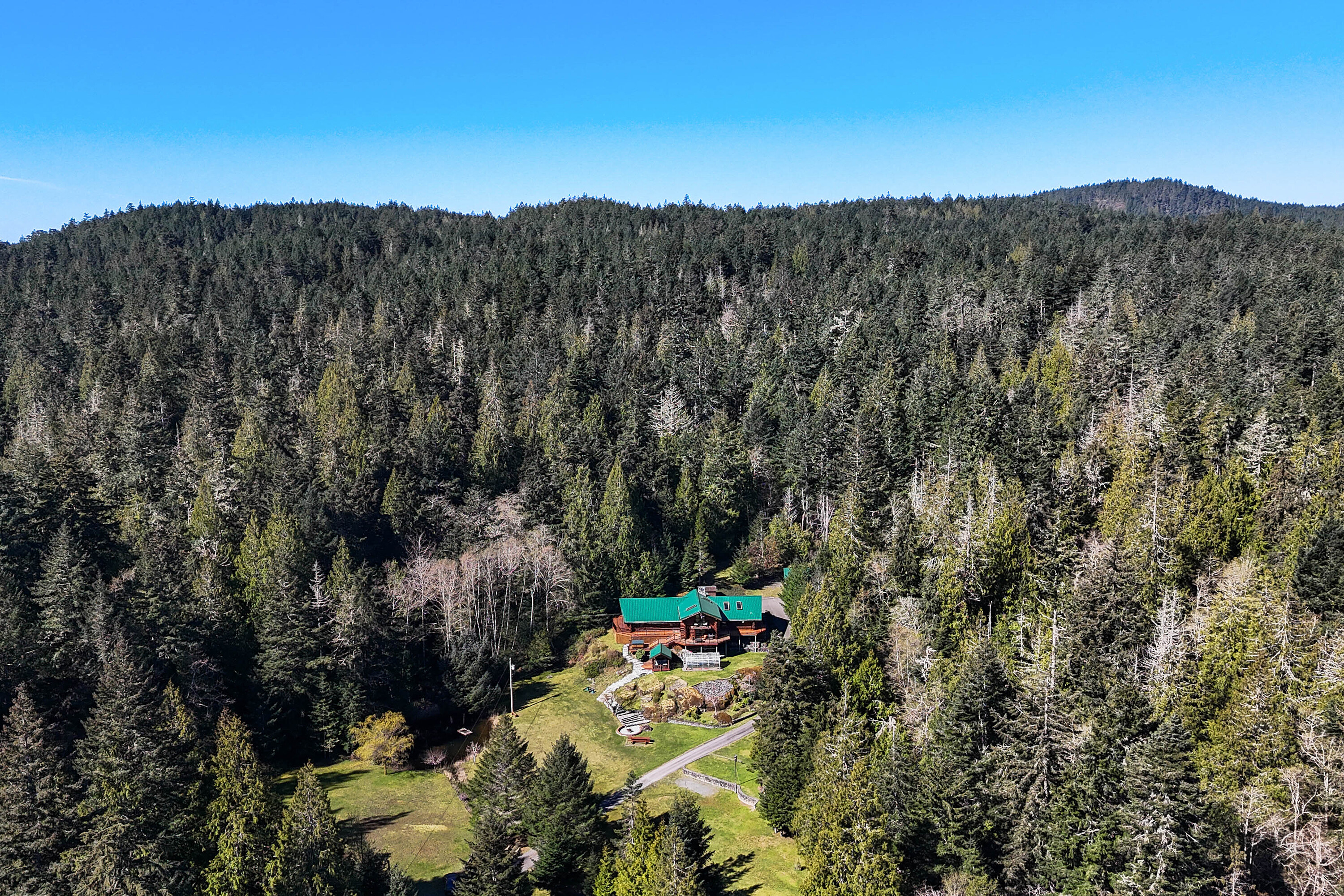  West Coast Cedar Log Home - 物件實景