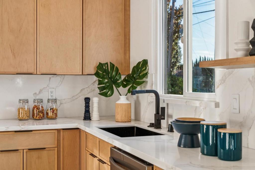 San Leandro, California, 94577, United States, 3 Bedrooms Bedrooms, ,2 BathroomsBathrooms,Residential,For Sale,2008964