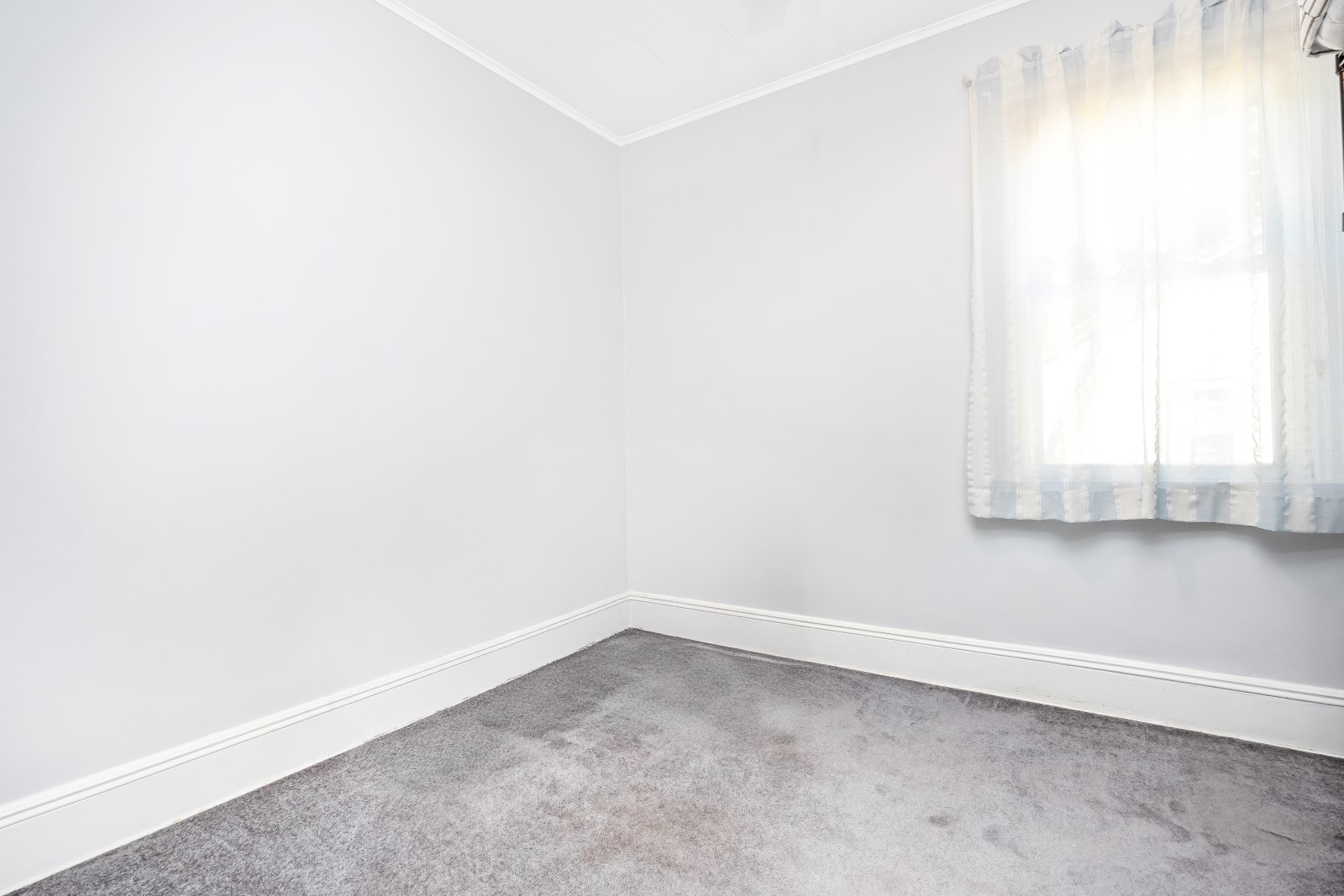 Glendale, New York, 11385, United States, 3 Bedrooms Bedrooms, ,2 BathroomsBathrooms,Residential,For Sale,1932107