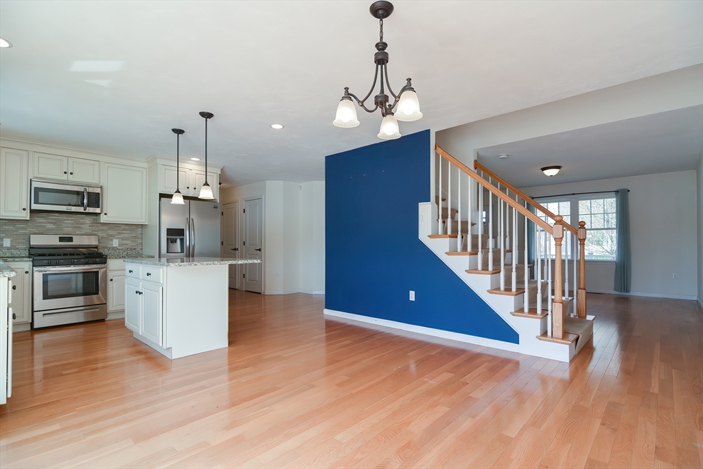 Rockland, Massachusetts, 02370, United States, 4 Bedrooms Bedrooms, ,3 BathroomsBathrooms,Residential,For Sale,1942802