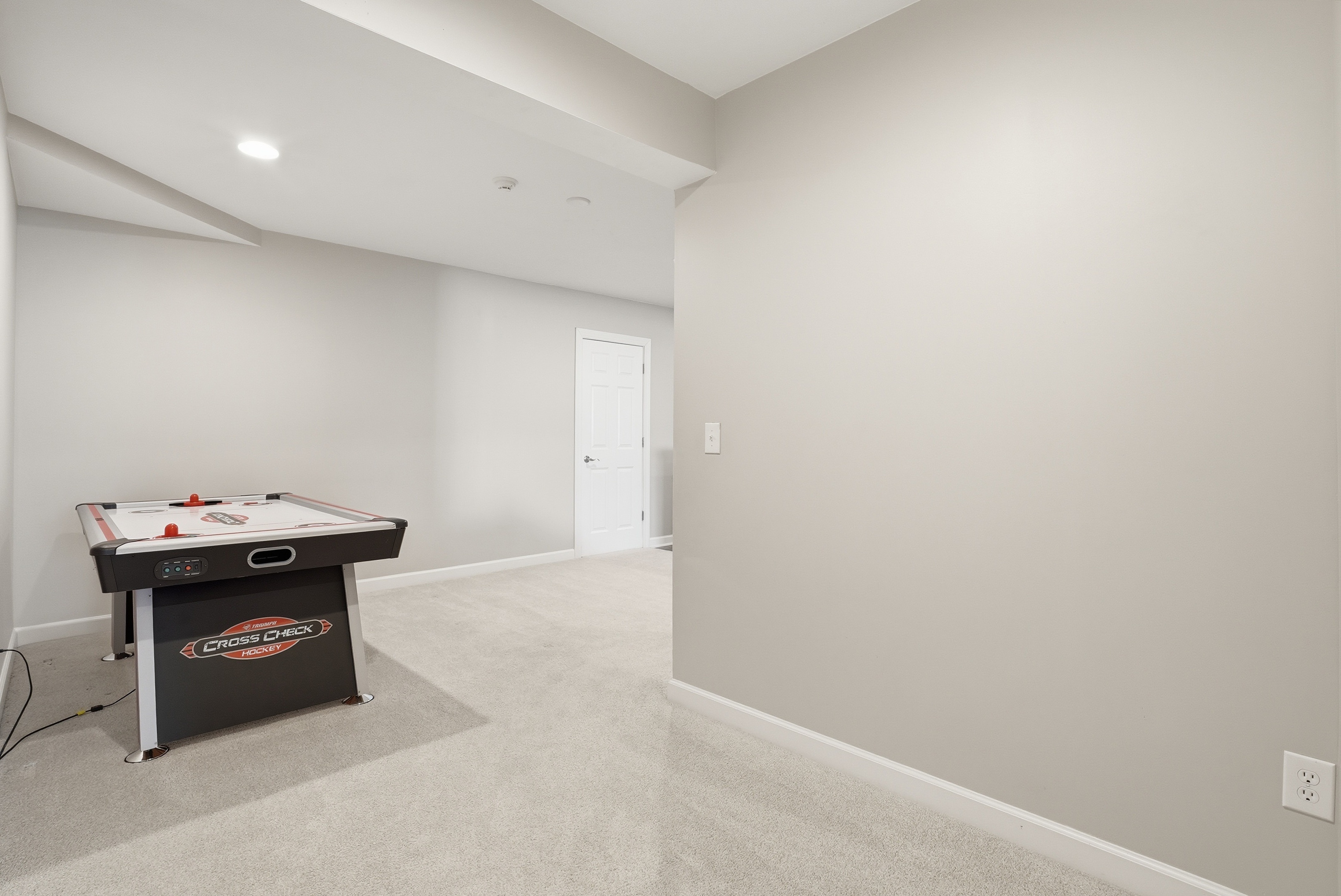  The Crown Jewel of Tall Grass: Waterfront Privacy Meets the Ultimate Layout - 物件實景