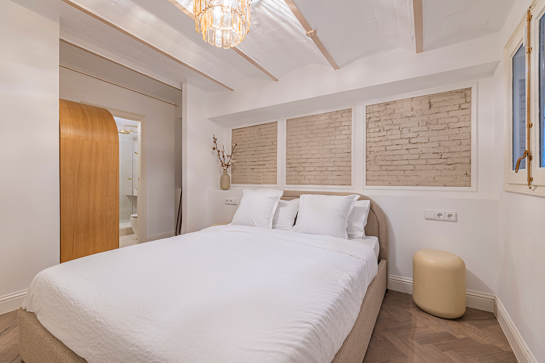  Elegant Three-Bedroom Flat with Terrace Next to Plaça Catalunya - 物件實景