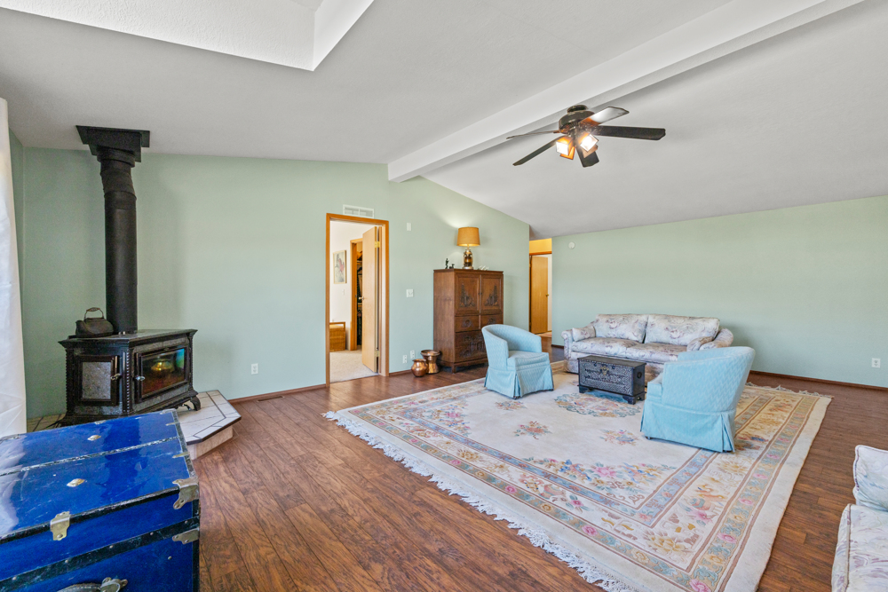 KLAMATH FALLS, Oregon, 97603, United States, 3 Bedrooms Bedrooms, ,2 BathroomsBathrooms,Residential,For Sale,1984310