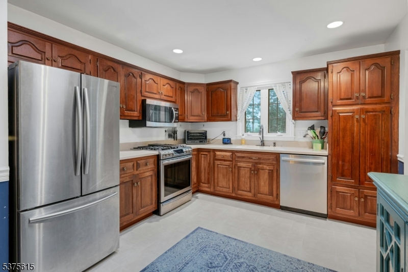 Rockaway Boro, New Jersey, 07866, United States, 3 Bedrooms Bedrooms, ,3 BathroomsBathrooms,Residential,For Sale,1918524