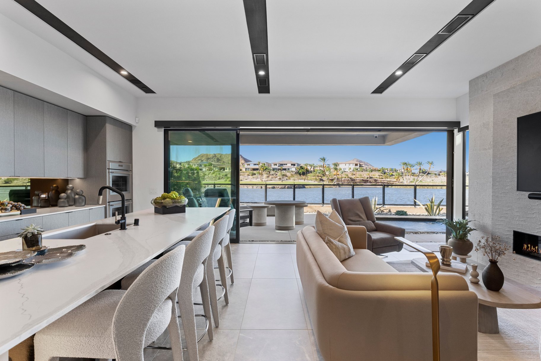  An Extraordinary Expression of Waterfront Luxury - 物件實景