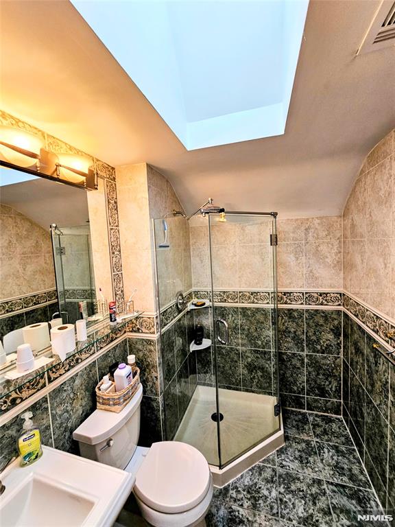 North Arlington, New Jersey, 07071, United States, 3 Bedrooms Bedrooms, ,2 BathroomsBathrooms,Residential,For Sale,1977876