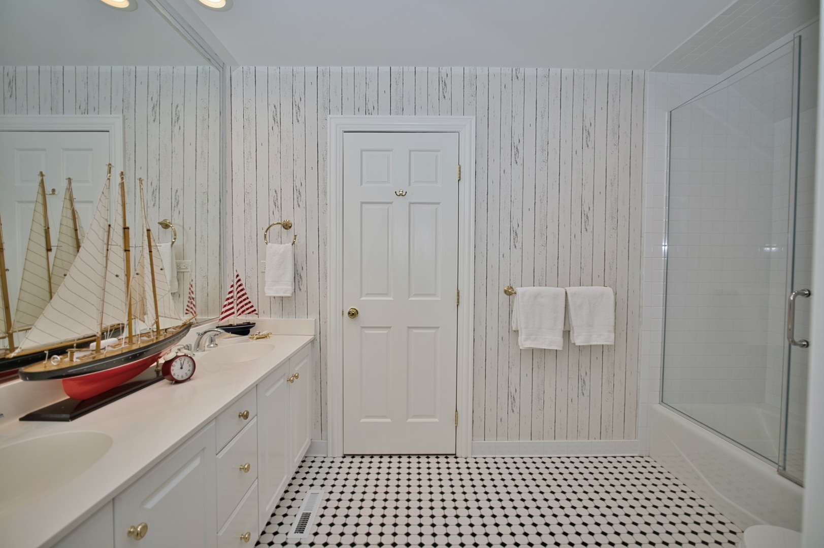 Lake Forest, Illinois, 60045, United States, 4 Bedrooms Bedrooms, ,5 BathroomsBathrooms,Residential,For Sale,1986111