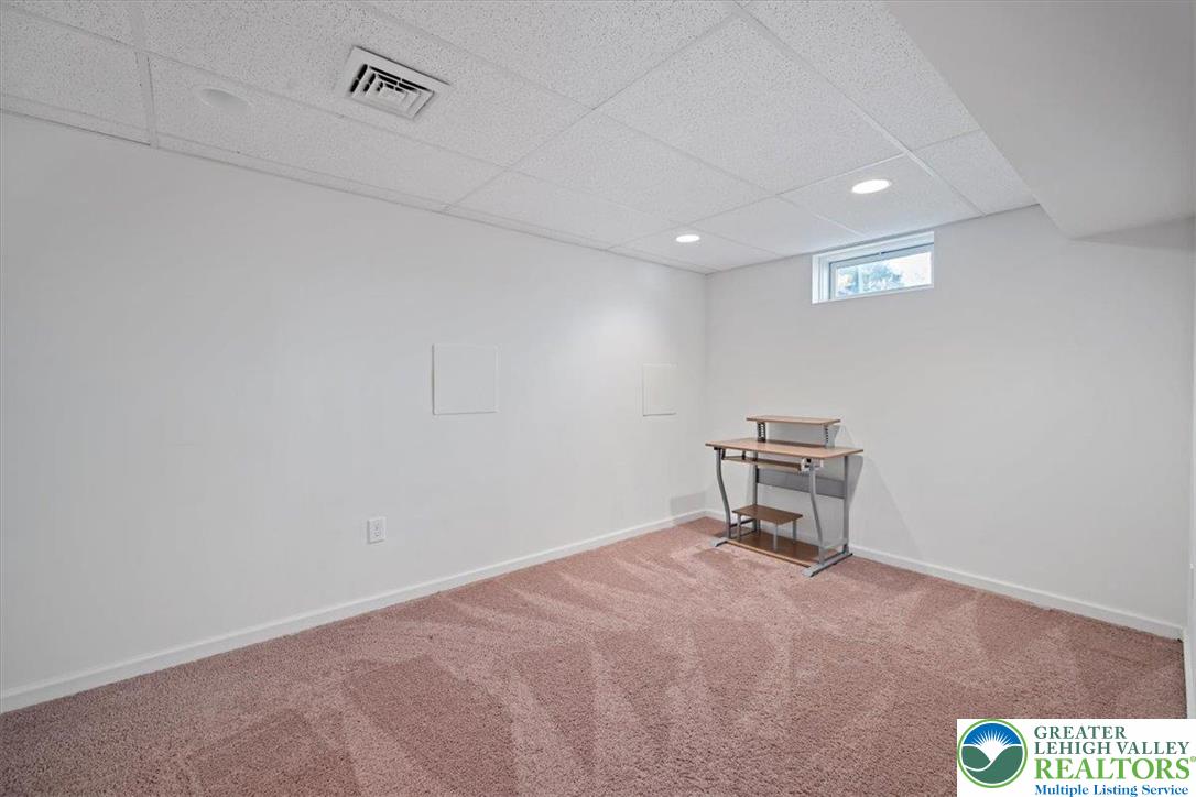 Palmer Twp, Pennsylvania, 18045, United States, 4 Bedrooms Bedrooms, ,3 BathroomsBathrooms,Residential,For Sale,2000563