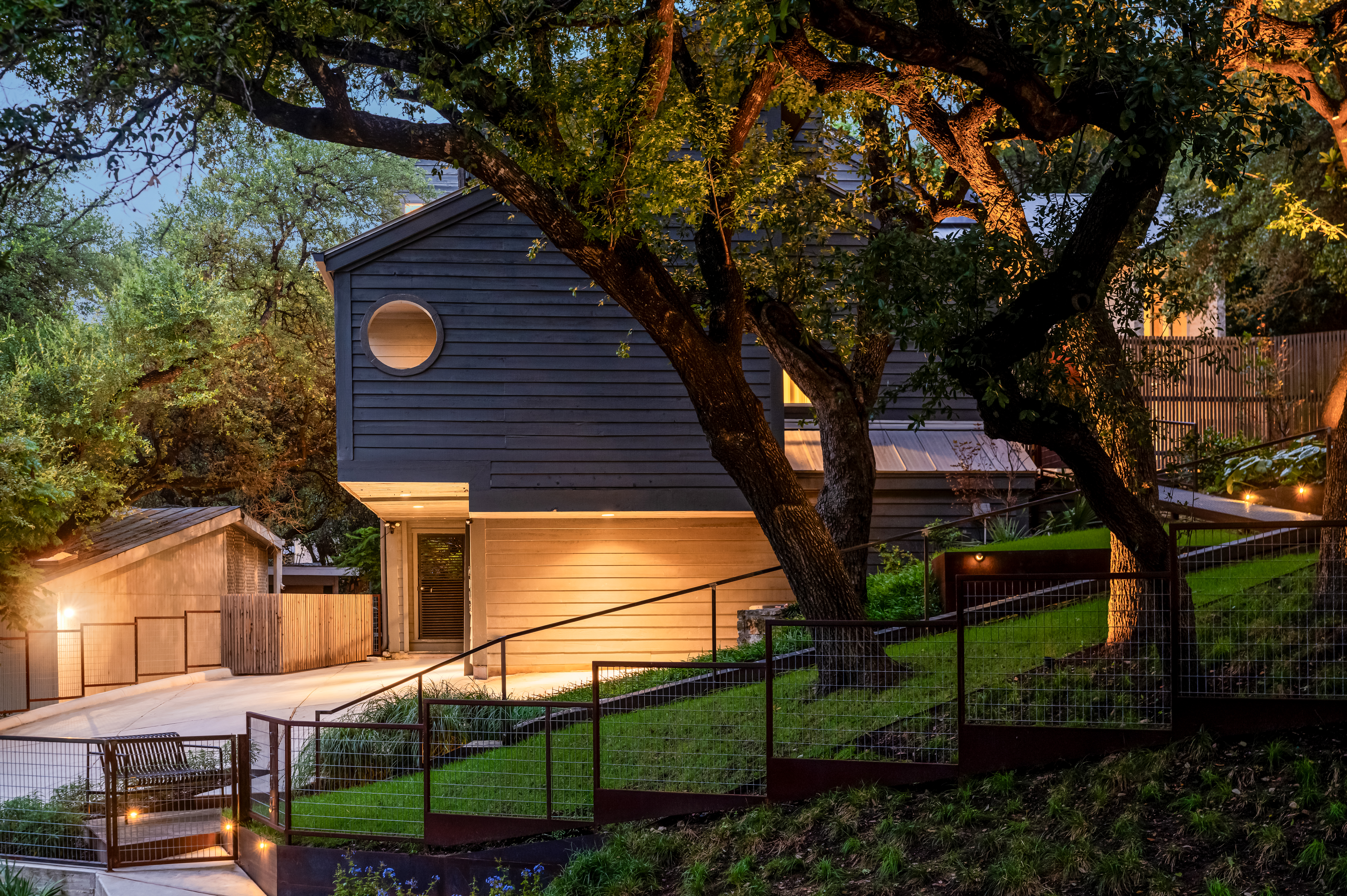  Tarrytown Home with Personality, Privacy, and a Pool - 物件實景
