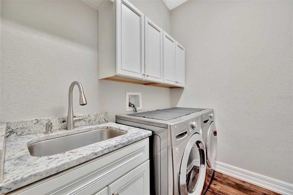 Bradenton, Florida, 34212, United States, 3 Bedrooms Bedrooms, ,4 BathroomsBathrooms,Residential,For Sale,1910869