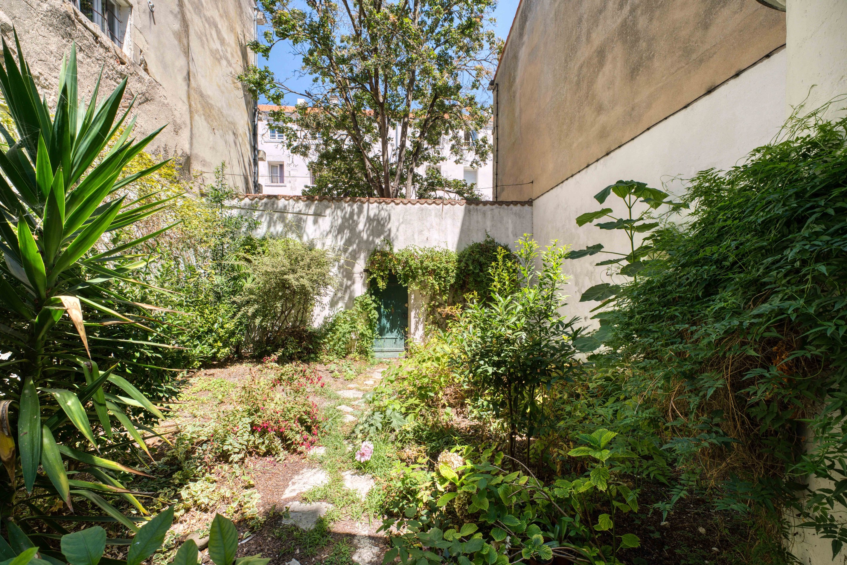  A 19th-Century Residence with a Garden in the Heart of La Rochelle - 物件實景