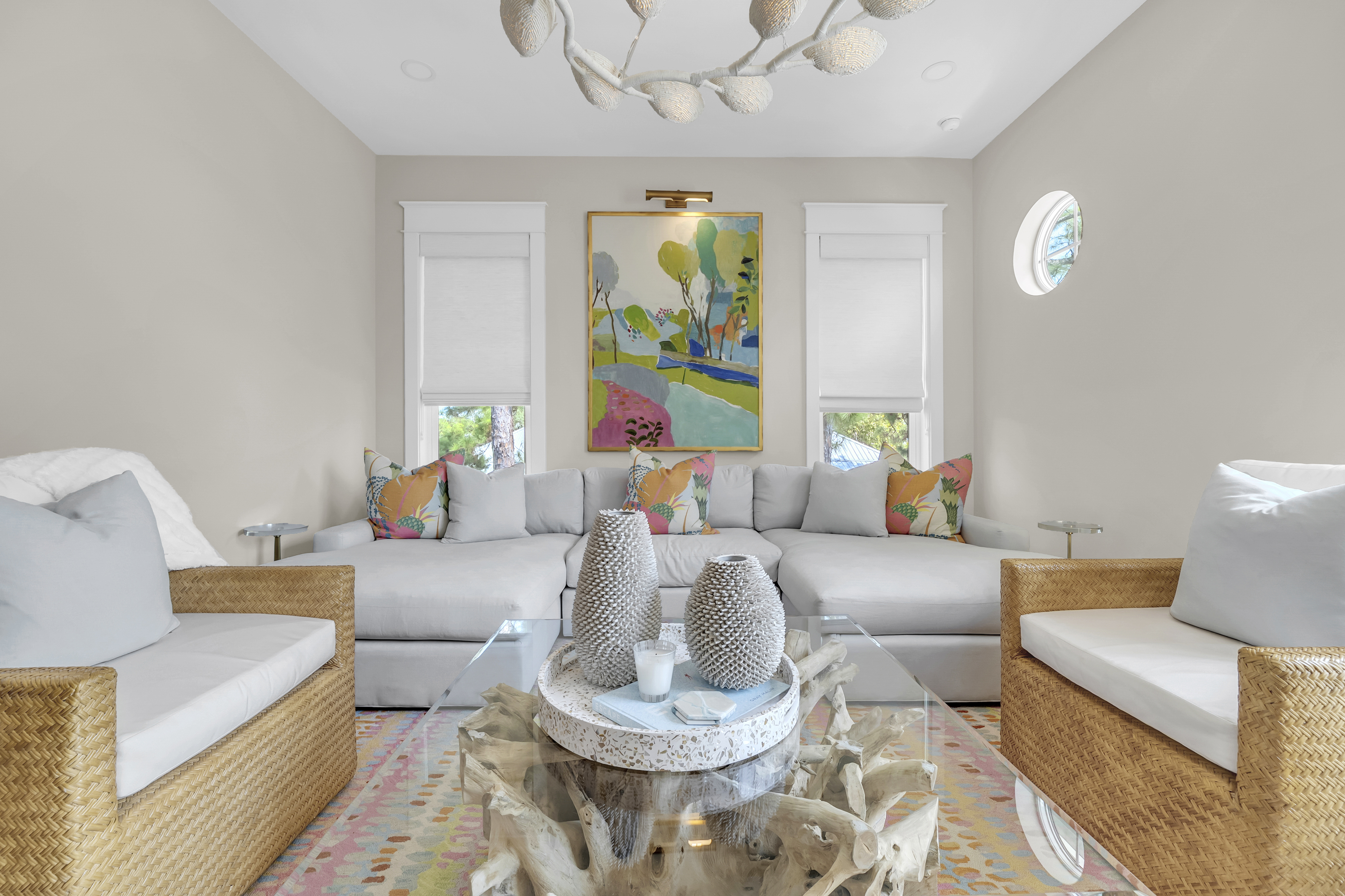  Custom Coastal Home With Private Pool And Expansive Outdoor Living - 物件實景