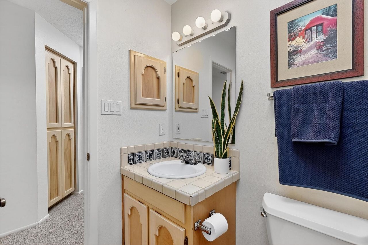 Santa Fe, New Mexico, 87507, United States, 3 Bedrooms Bedrooms, ,2 BathroomsBathrooms,Residential,For Sale,1955311