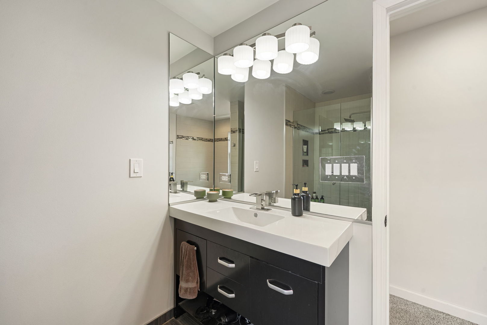 Chicago, Illinois, 60641, United States, 4 Bedrooms Bedrooms, ,3 BathroomsBathrooms,Residential,For Sale,1940244