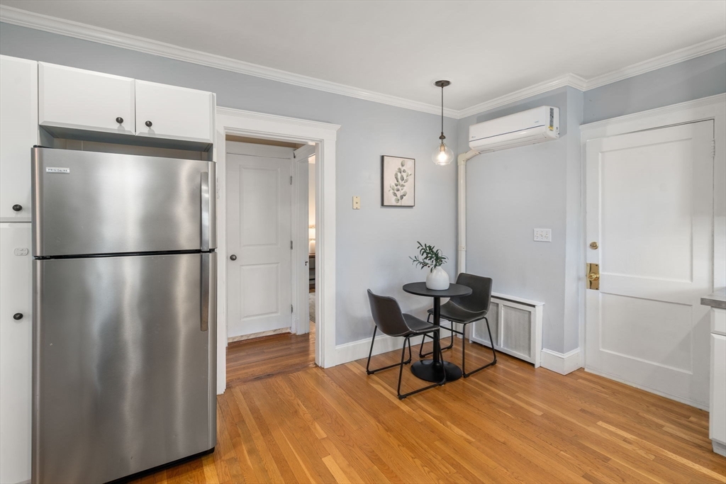 Newton, Massachusetts, 02458, United States, 2 Bedrooms Bedrooms, ,2 BathroomsBathrooms,Residential,For Sale,1906436